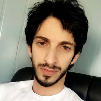 غناك فى نفسك وقيمتك فى عملك و بواعثك أحرى بالعنايه من غايتك و لا تنتظر من الناس الكثير