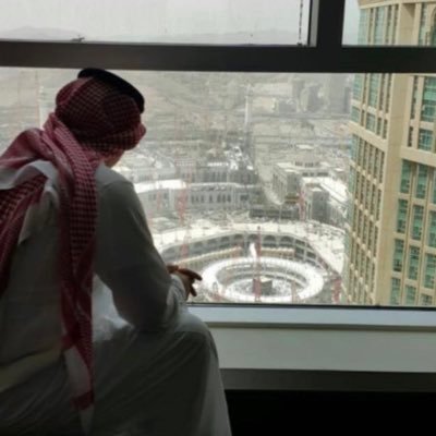 شُّق طريقك بابتسامتك، خيرٌ لك من أن تشقها بسيفك.