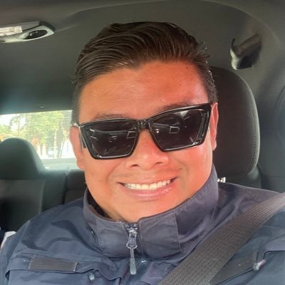 Soy Atento, servil, respetuoso, cariñoso, tierno, feliz, Papá Soltero ( Viudo ) y también soy de Sangre Azul y Antiamericanista de Hueso Colorado...