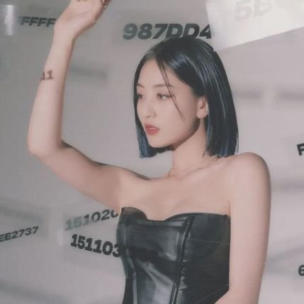 Still With You is the best song ever made tbh😨
At the party, 잔에 cheers 😵💫😵💫 she/her