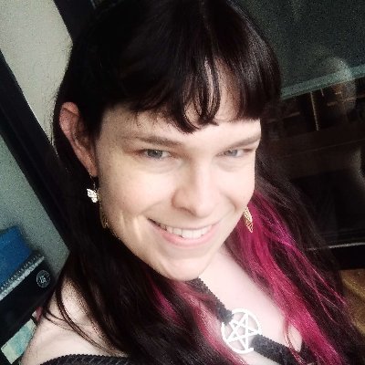 Natalie 🌟 she/her #lgbt 💖 29 🌈 #bpd 🌿 Lives in Melbourne, originally from Adelaide 🚊 #writingcommunity 📖 Squirrel 🐿