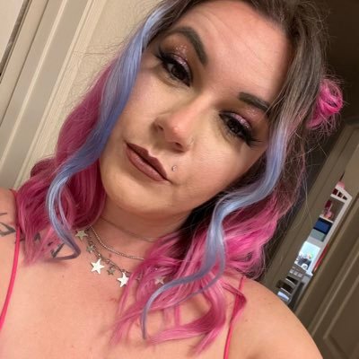 ❤ TikTok && IG:lovelylyssa14 SC: lovelyylyssaa14 #mgkobsession #musicismymuze #makeup #stoner 🤘🏻