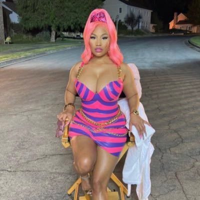 Here to connect with my fellow BARBZ…. HEY BARBZZZZZZ. One day Imma meet THE QUEEN! @NICKIMINAJ 🦄🎀 SFG is out now! GO STREAM 😂 #barbenger