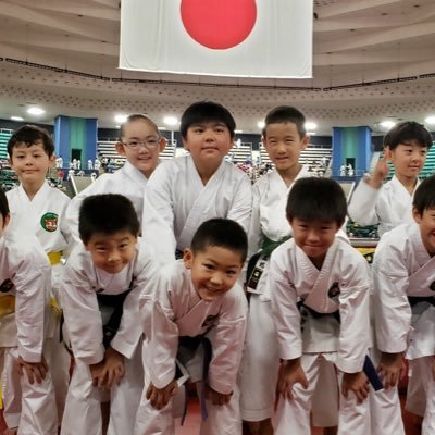 伝統空手のお教室です。 礼儀から挨拶まで身につけつつ、心身共に成長を目指す空手教室です✨ 場所/しずわでら幼稚園 栃木県栃木市岩舟町静和1151-4 毎週月、金 16:15〜17:15,17:30〜18:30 対象/3歳以上〜大人まで! 体験大歓迎! i_hana0915karate@yahoo.co.jp