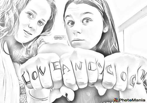 Black hair, Blue eyes, loves her music I love writing my own music and that with my band Shock Horror, I love Andrew 'Andy Six' Dennis Biersack, I sing&Write!