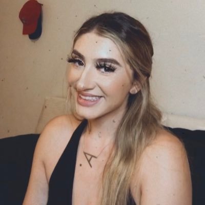 iluvvlexx's profile picture. my vibe right now is just livin life.