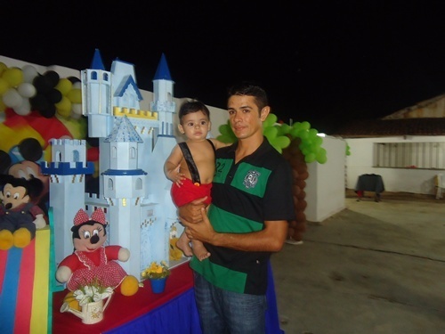 Me chamo Ronaldo, sou casado tenho um filho e uma mulher que amo muito: Adoro futebol, forró e vaquejada..........