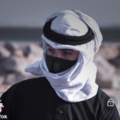 انـا العـميق البـسيط اللـي يـثير الجـدل ،
وانا الـفطين الـذهين اللـي على نـيتي ؛