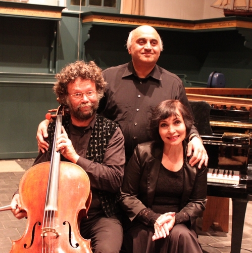 Mehrnaz Salehi (zang), Imre Keblusek (cello) & Hamid Tabatabaei (piano, arrangementen & composities).