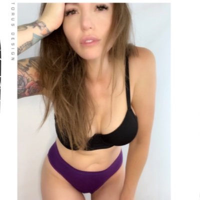 18+ Find me on manyvids username yogabella 🥰 
I make videos, pictures, and sell items on manyvids❤️