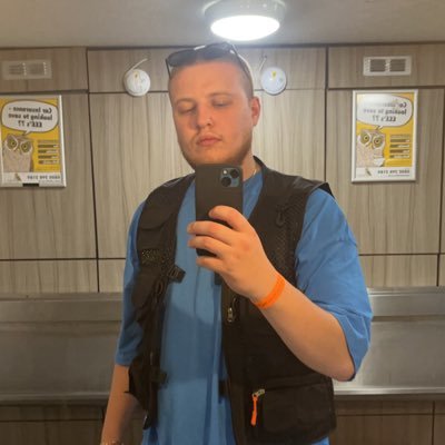 Jamie_Pagee's profile picture. just here