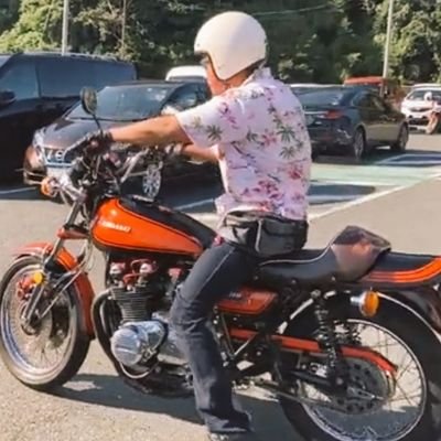 趣味1：バイク💨ZⅠ、CB750four乗り💨  趣味2：筋トレ💪  趣味3：映画鑑賞🎥

カッコいいバイク、かわいいニャンコには 手当たり次第に  いいね👍️ します💦 悪しからず🙏w