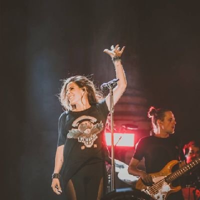 @_maluoficial_ Un instante (a tu lado) cura el alma
No me importa la distancia, ni km por recorrer, porque mientras que sea junto siempre lo intentaría.