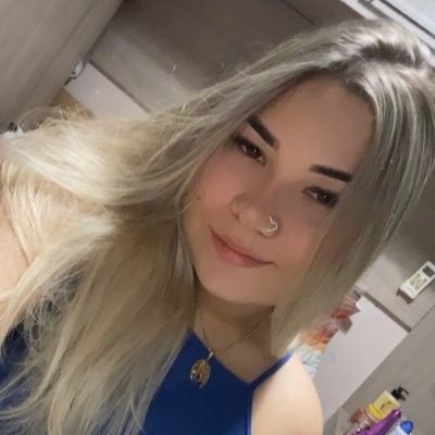 loirinha do olhos “verdes”