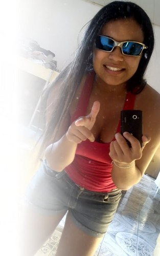 ♫ ♫ Quer que eu conto a mentira e te faço feliz ou eu conto a verdade e te deixo chorando ♫  HAHA  ♫
