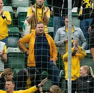 Fotbollsnörd som hejar på IF Elfsborg. Femte största sportprofil 2015 enligt Borås Tidning. 2023 ansåg Robert Laul på GP-sporten att jag var het under vecka 43.