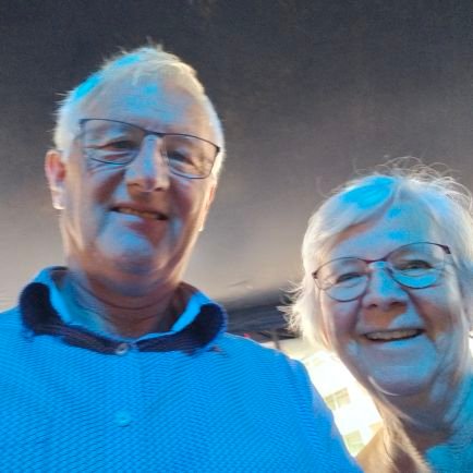 geboren in Winterswijk, getrouwd met Evelien. Mijn zoons zijn Jan en Paul. Hobby is sport met name voetbal en schaatsen. Volg de politiek met belangstelling.