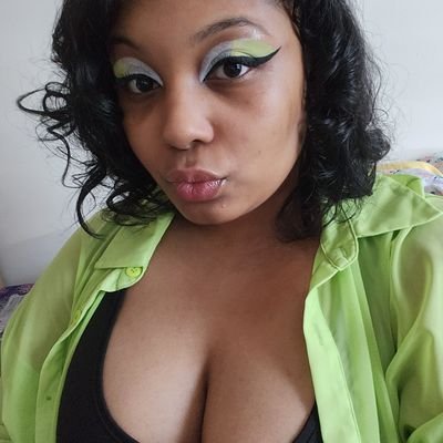 30• NSFW 18+ • 5'8  • Nerdy and Spoiled✨️•   @goddess_night2