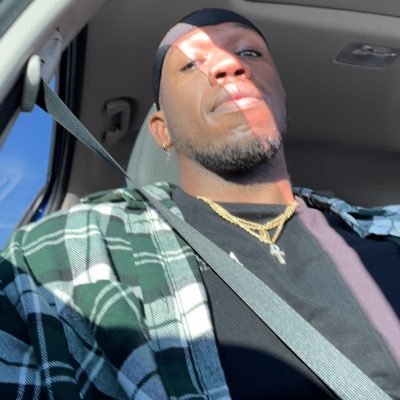 A jiggy nigga who enjoys the simple things Zyck(Zeek) 🤷🏾‍♂️|| IG:Kountryzeek SC:zyckboy || 6'3 || #BigPeiceofPressure #SneakerHead || #Virgo #Athlete