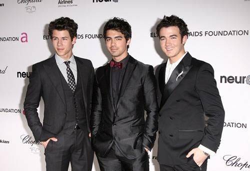 Peace, love & jonas :)