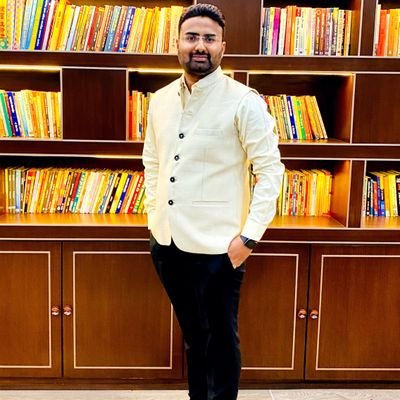 औरों जैसे होकर भी हम बाइज्जत हैं बस्ती में,
कुछ लोगो का सीधापन है,कुछ अपनी अय्यारी है

Writer✍️,Youth leader