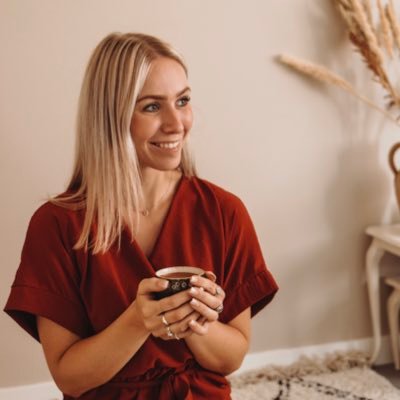 xlauryann's profile picture. 