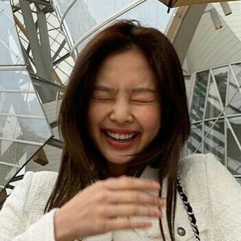 Daily wholesome, cute and positiv tweets about blackpink&bts. Also updates and news about them! 🌼