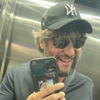 Bacharel em Direito. Estudante de Marketing e Fotógrafo!