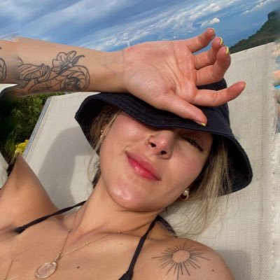 Lauraq334's profile picture. 