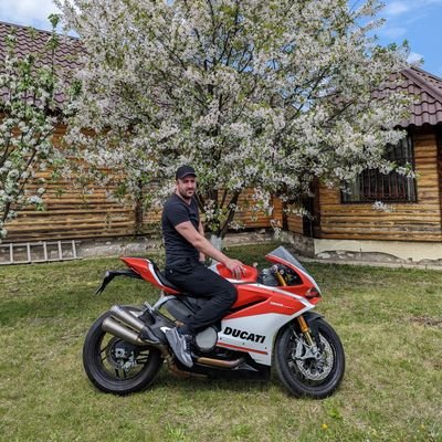 artem_gra's profile picture. 