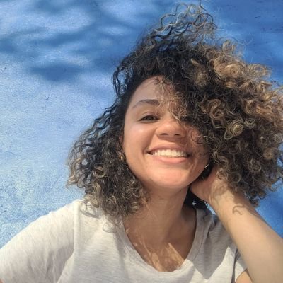 Baiana e peregrina

/
Ainda que a gente nem perceba,tudo é avanço e transformação,acúmulo de experiência,dores do parto de nós mesmos, cada dia refeito.(Lya L.)