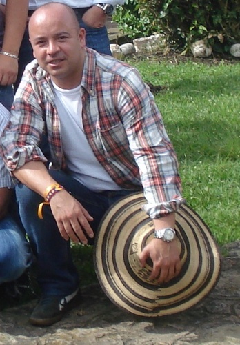 Emprendedor, leal, buen amigo y con ganas de comerme el mundo.