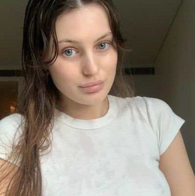 Bella3_b's profile picture. Share for a dm 🫣🤤