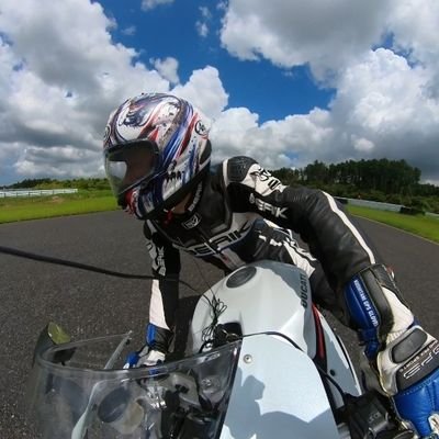 I love music  .Life with moter cycle バイクのある人生　サーキット、ツーリング、カスタムを愛するライダー！🙇Instagram、62 noric　youtube.noric62ch
BMW s1000rr+SUZUKI GSX-S750 DUCATI 959パニガーレ