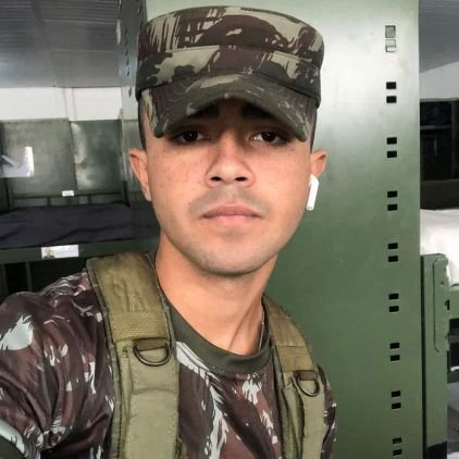 • Amado pessoalmente e odiado online • VASCO
•NETO DO FERRARI,O MELHOR!!!!!!
•Comedor de casadas