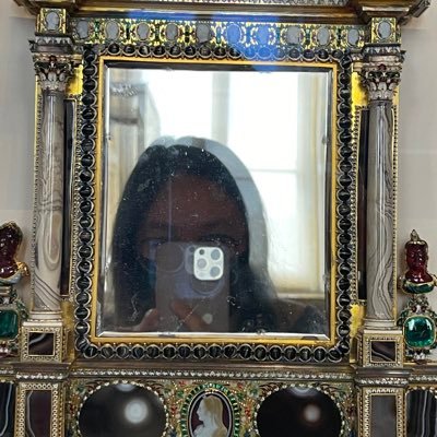 lunaslogs's profile picture. she/her