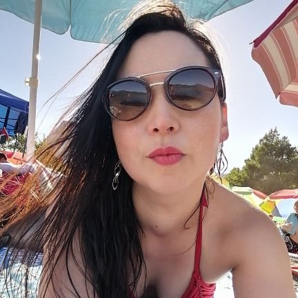 Soy una madre feliz y orgullosa de los hijos que me ha dado Dios.
Odio la injusticia a todo nivel.
Me mueve el amor en todas sus expresiones.
APRUEBOO
