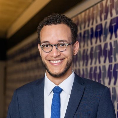 Sociólogo baiano, bisneto de Santo Amaro da Purificação, que traduz Brasília para São Paulo.