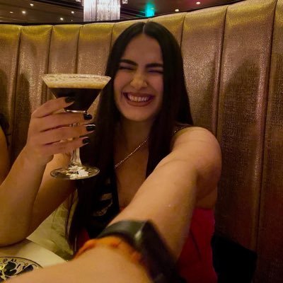 reginaaramooss's profile picture. 