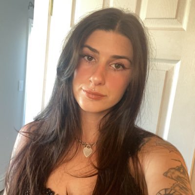 cassangeloxo's profile picture. taurus 🪴