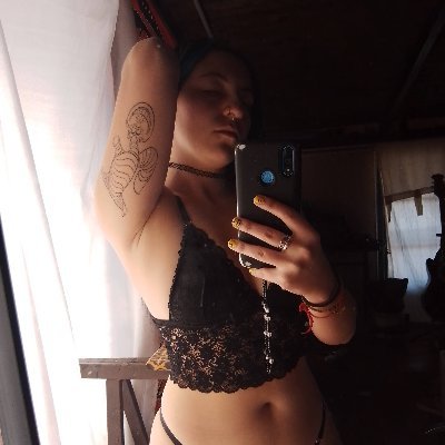 25/Geminis/me gusta sacarme fotos, los gatos y tomar vino con pritty/Vine a ver el puterio, no a hacer amigos ♥️