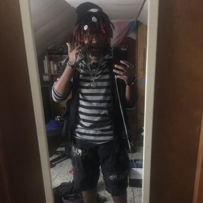 BANGTANSWOLF15's profile picture. I love bts monsta x and kneegur project I’m transgender I am the father of a 4 year old bearded dragon named Phoenix