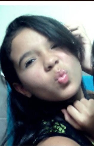 - A gαtiinhα dos cabeloos 'Escuros'
♥ Que trαz juntoo de sí muiito amoor ~/
- A pequenα priincezα cheiiα de amiigoos'