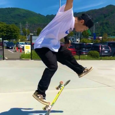 sk8 🛹surf 🏄‍♂️ちょっとスノボ 🏂DIYスケートパーク作成中 オリンピックの影響でスケボーを本格的に始めたおっさんスケーター🛹41歳になる前にトレフリップ乗りたい❗️乗れました🙌