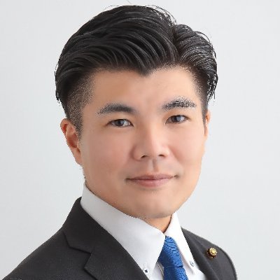 大阪維新の会 枚方市議会議員団 代表。枚方市支部幹事長代行 維新政治塾第4期生。おきのえらぶ島観光大使。歌手。