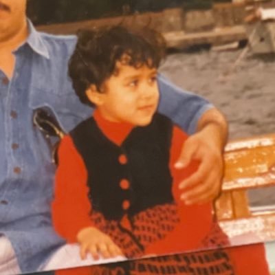 أَعيشُ بِهيّبة أبوي وَ مَلامِح أُمي ،، وَ توَّلني فيمن توَّليتْ ..🇸🇦♥️