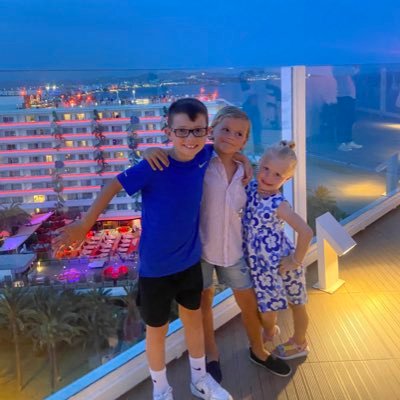 The offficial Twitter page of me. Dad to Ollie & Orla! Liverpool season ticket holder, Love all things Footy, F1, Golf & WWE :) !! #ChildAtHeart #DontBuyTheS*n