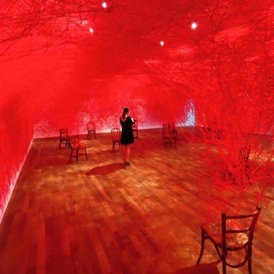 luogo_segreto's profile picture. ...이 세상에 유보시킬 행복은 없다.