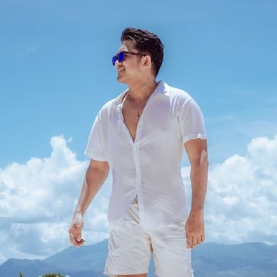 If you were looking for a reason to smile, you came to the right place. Di gwapo, pero pwede na. 😎