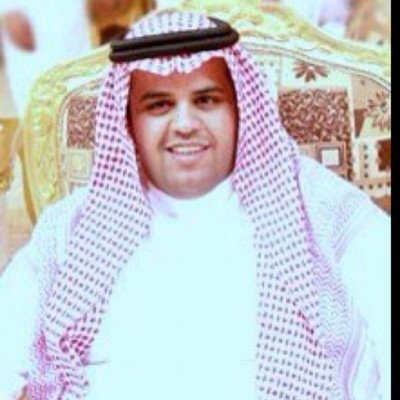 شاعر يسمع اكثر من ان يقول ، متذوّق ، تجده بين صهيل الخيل ورفوف الشعر ، وبين الواقع والخيال، هكذا انا اتوسّط في اموري كلها !✨